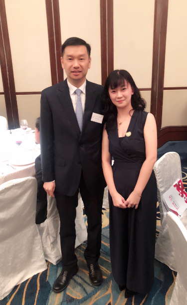 祁雅君主任与南京市建邺区区长 闵一峰合影理事会听取了2018年度工作